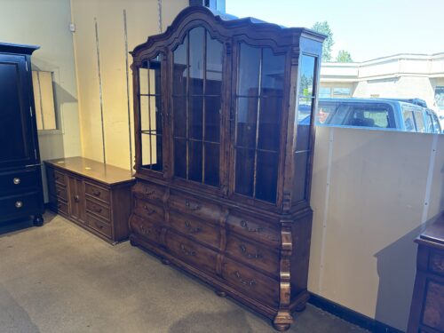 HENREDON Vintage Dutch Louis XV Oak and Burl Wood Arched China Hutch