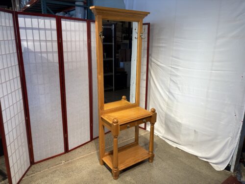 Traditional Oak Hall Tree with Mirror