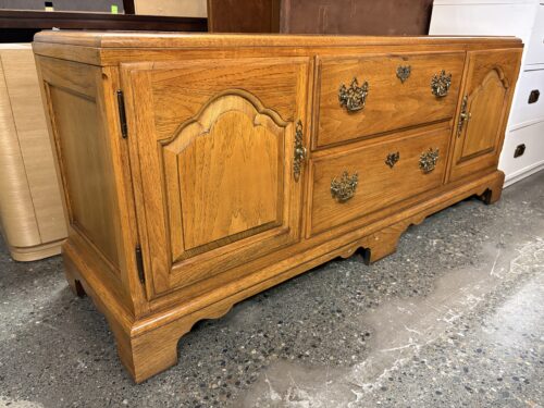 THOMASVILLE Fisher Collection 2-Door Sideboard