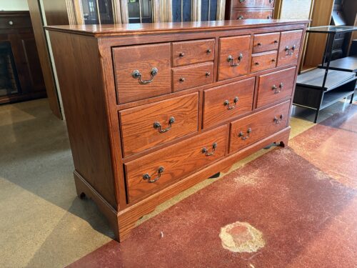 Traditional American Solid Wood 8-Drawer Dresser