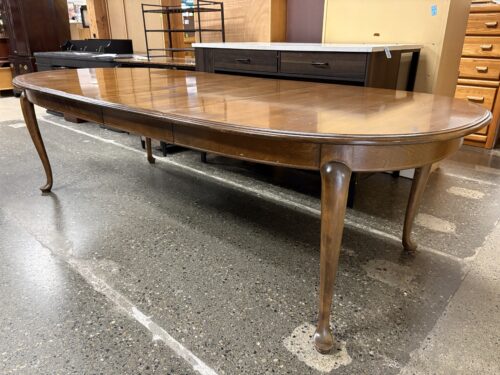 ETHAN ALLEN Dark Solid Wood Cabriole Leg Extension Table
