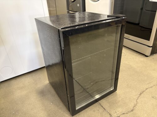Small Black Beverage Cooler / Mini Fridge  Model #BR001-95
