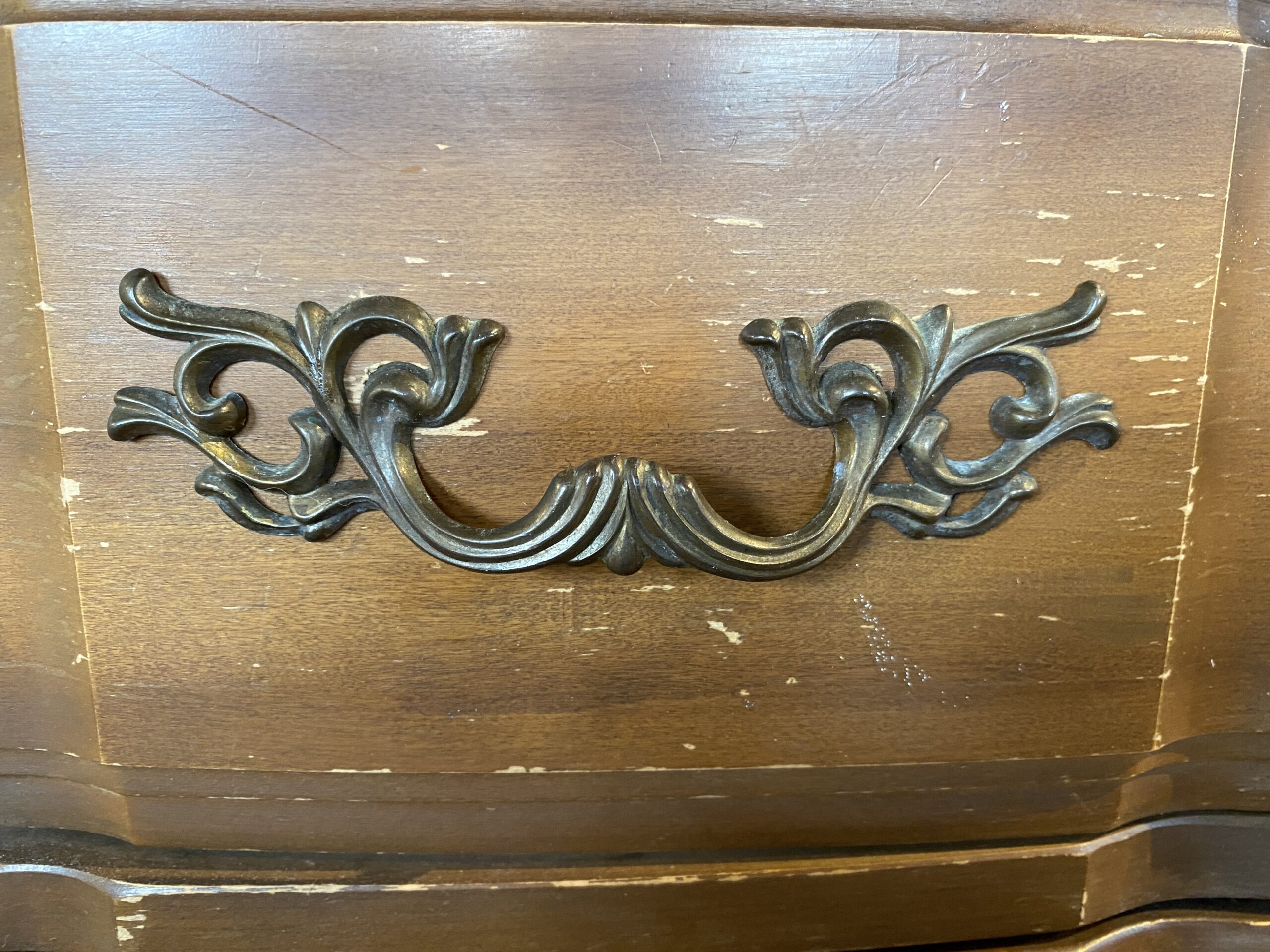 CALDWELL Vintage French Provincial Curved 9-Drawer Dresser