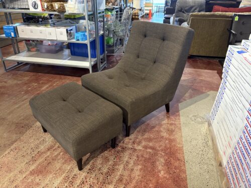 VANGUARD INDUSTRIAL Tufted Armless Lounge Chair with Ottoman