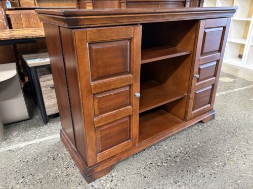 Traditional Wood 2-Door Media Stand
