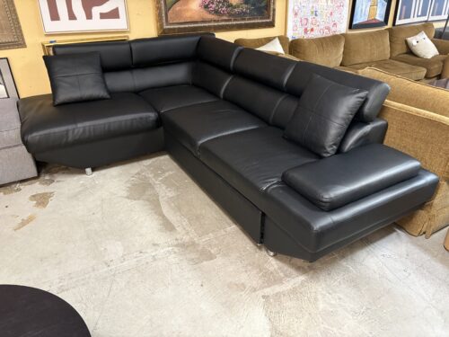 Modern Black Sectional w/ Pull Out Bed