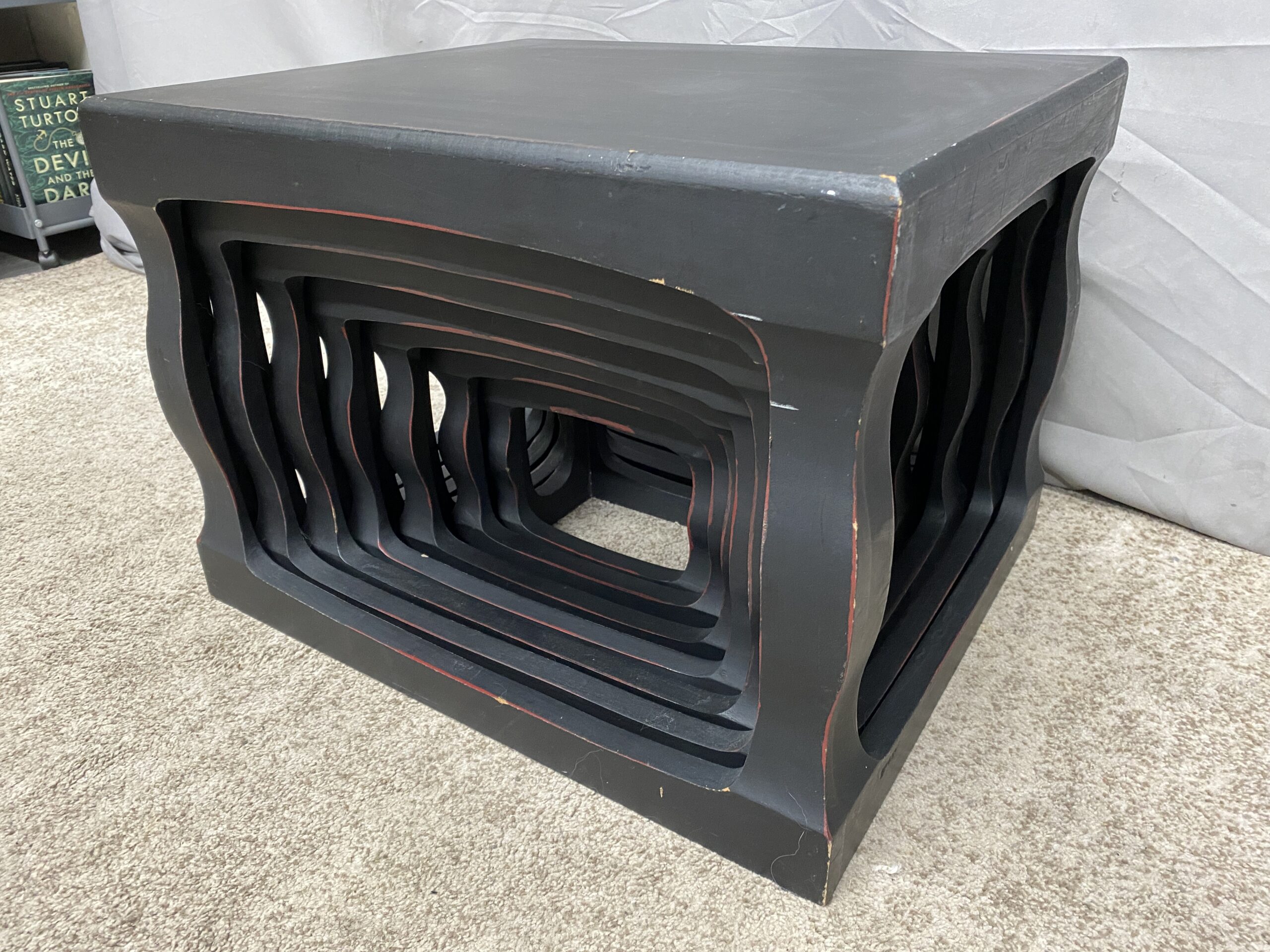 Black & Red Wavy Geometric Nesting Tables (Set of 7)