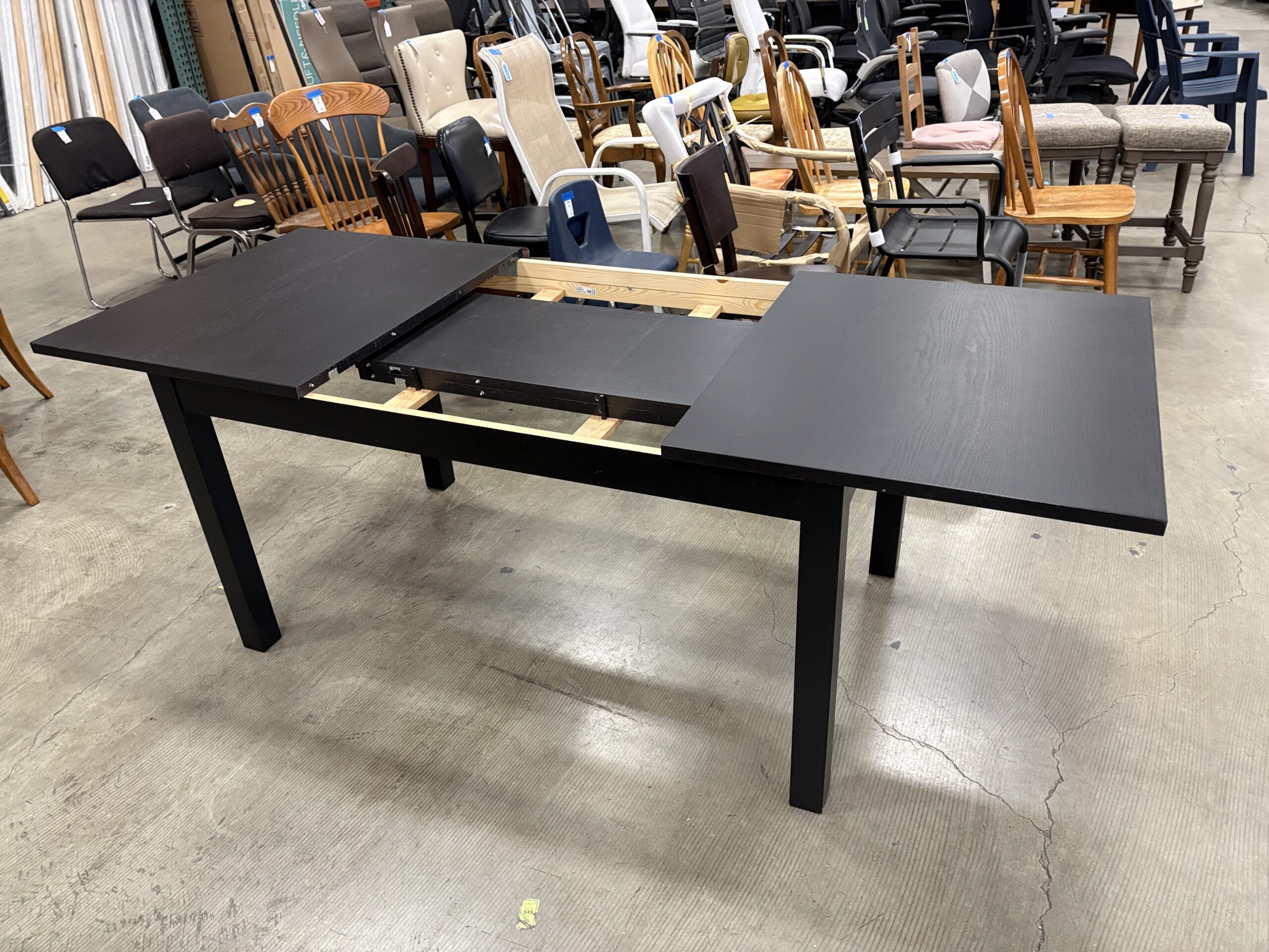 IKEA イケア 伸長式ダイニングテーブル BJURSTA ビュースタ　ブラック IKEA Bjursta Black Extendable Dining Table with 2 Extension Leaves