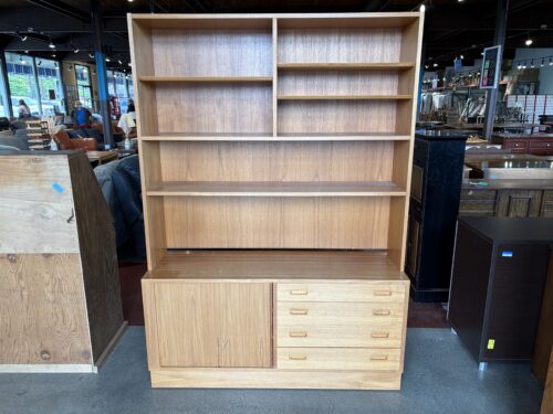 HUNDEVAD & CO Vintage Mid-Century Modern Danish Teak 2 pc Sideboard/Credenza with Hutch