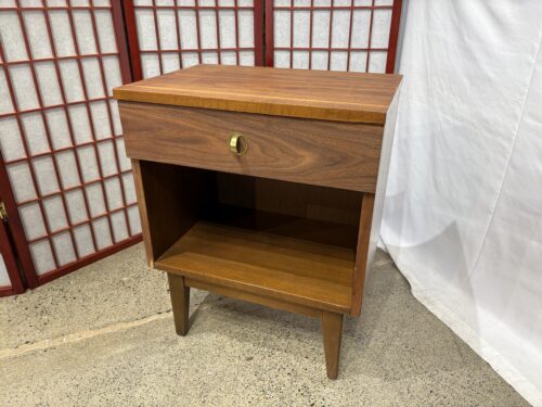 STANLEY Single Drawer Nightstand in Walnut