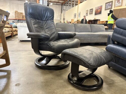 PALLISER  Black Leather Stress Free Lounge Chair with Ottoman