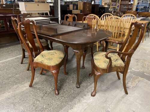 Dark Wood Queen Anne Style Extension Table w/ 6 Upholstered Hourglass Back Chairs