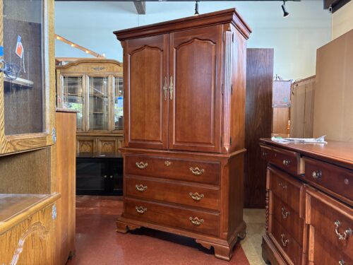 THOMASVILLE Traditional Style Armoire in a Cherry Finish