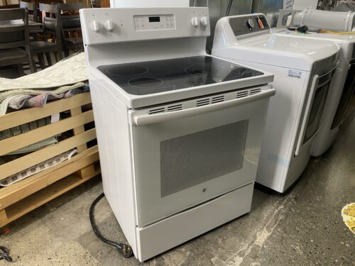 GE GE 30" Electric Freestanding 4-Burner Range Model #JBS60DK4WW