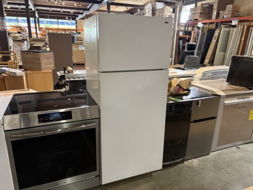 HOTPOINT Top-Mount No-Frost Refrigerator Model #CTX16CYBSRWW