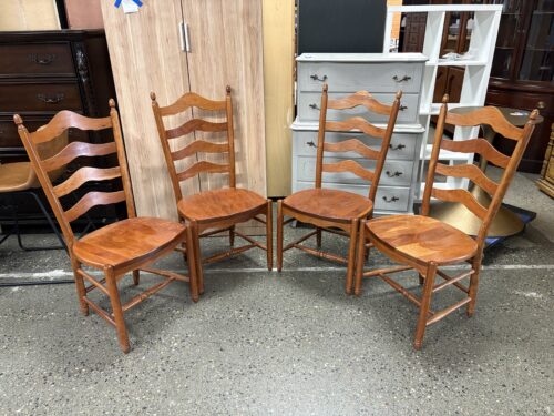 TOM SEELY FURNITURE Solid Wood Scalloped Ladder Back Dining Chair (Set of 4)
