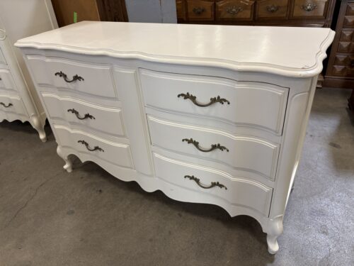 HICKORY MAUNUFACTURING Vintage French Provincial Ivory 6 Drawer Lowboy Dresser with Decorative Brass Pulls