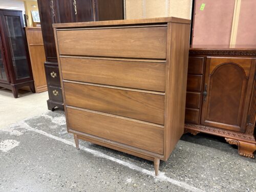 BROYHILL Vintage Mid-Century Modern Pacemaker Walnut 4-Drawer Dresser