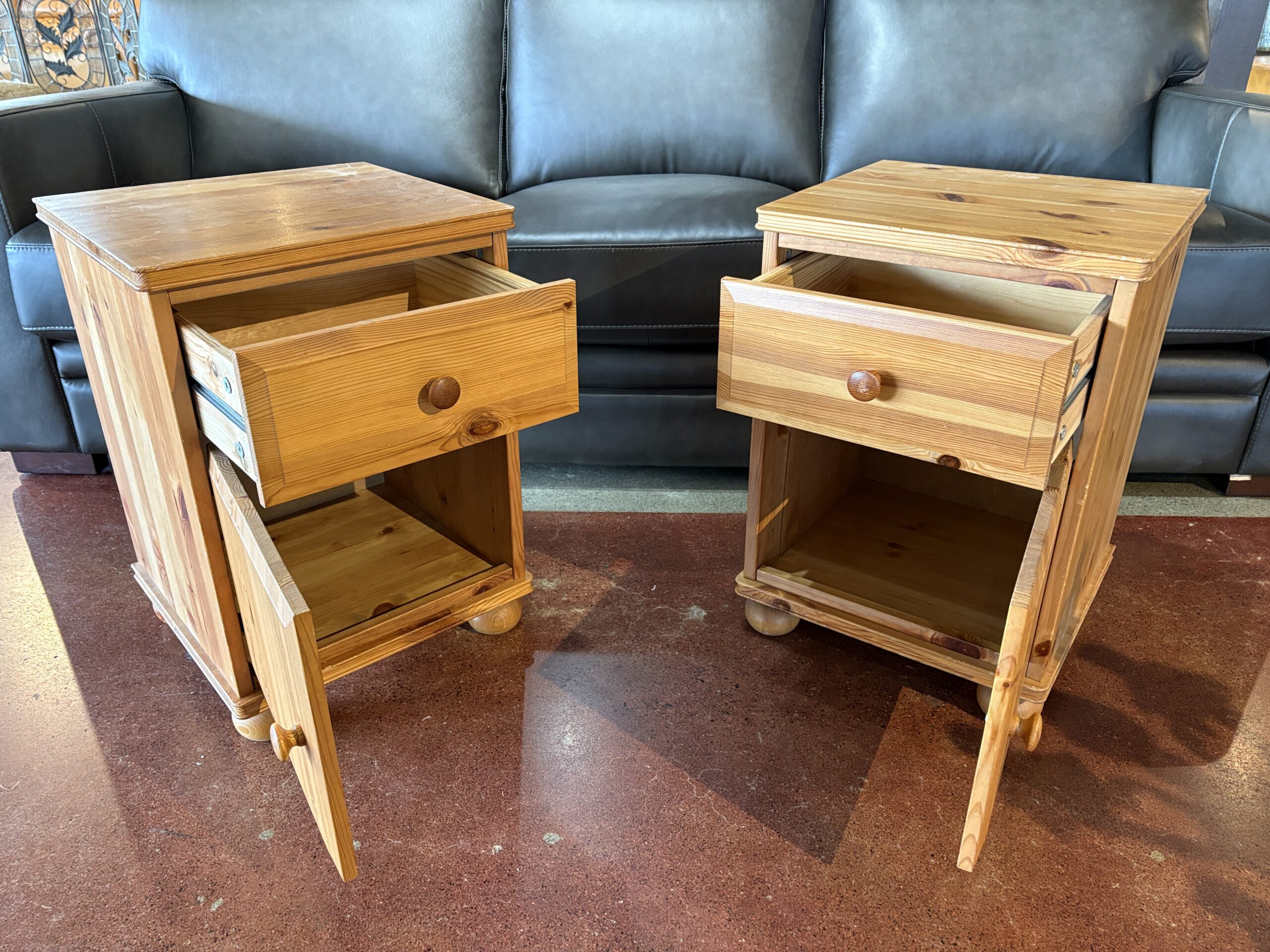 1972年 米軍放出 GSA官給家具 NIGHT TABLE実物 Farmhouse Style Knotty Pine Nightstand (Set of 2) | Habitat Stores