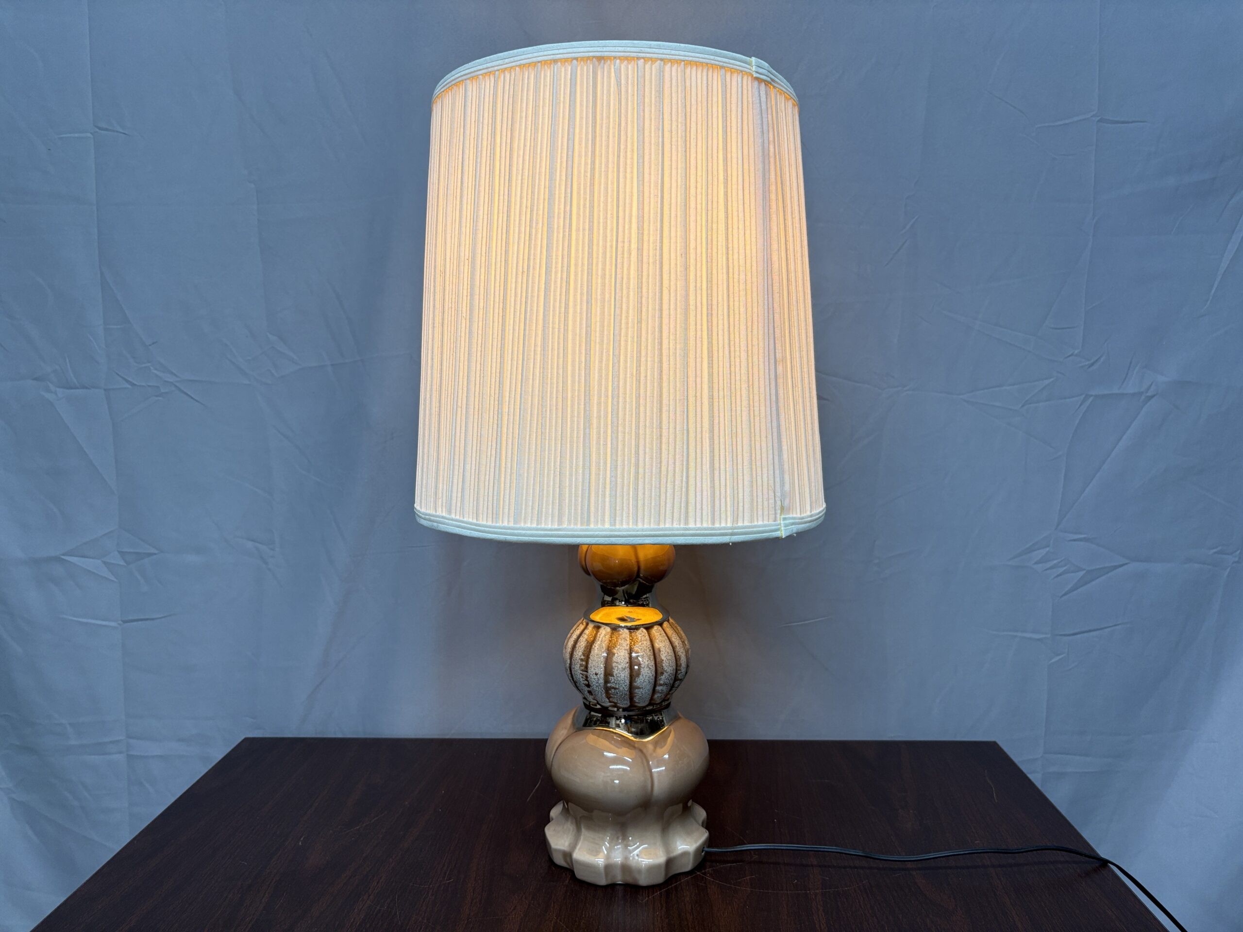 Vintage Cream Ceramic Hollywood Regency Table Lamp w/ White Pleated Drum Shade