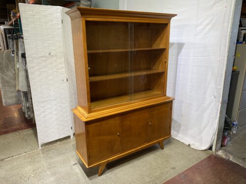 BERNHARDT Vintage Mid-Century Modern China Cabinet
