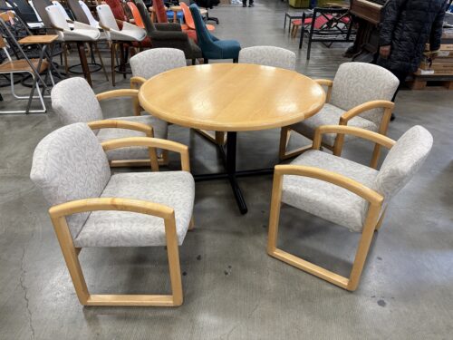 CORIANDER WOOD DESIGNS Round Light Wood Dining Table with 6 Grey Abstract Patterned Chairs