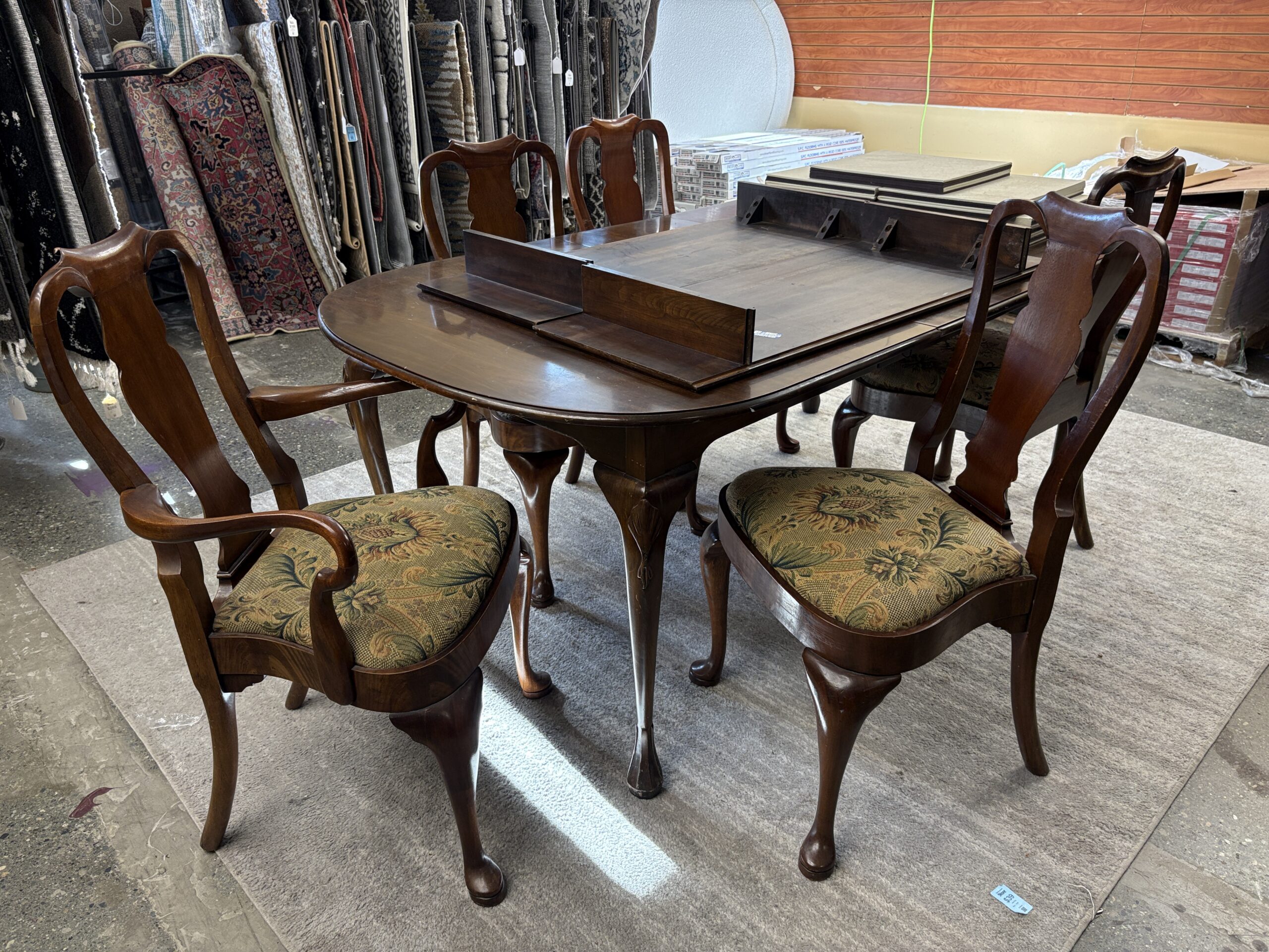 Dark Wood Queen Anne Style Extension Table w/ 5 Upholstered Hourglass Back Chairs