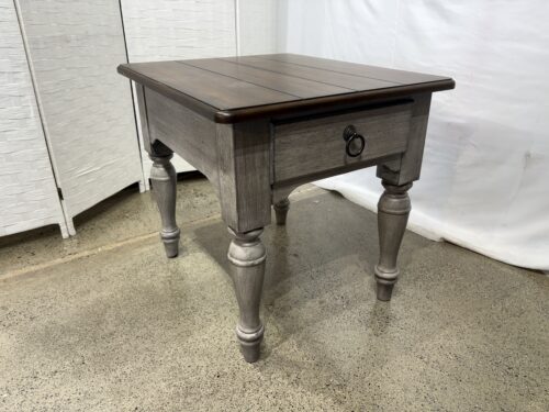 FLEXSTEEL Plymouth Farmhouse Style Distressed Graywash End Table