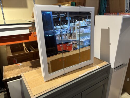 NEW! PROJECT SOURCE 24.25-in x 24-in Surface Mount True White Mirrored Square Medicine Cabinet