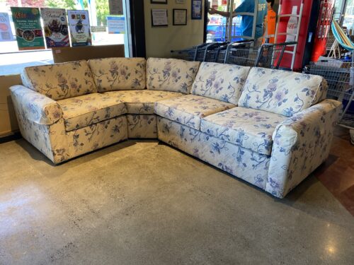 SLYTER Vintage 2-Piece Off-White Floral Sectional