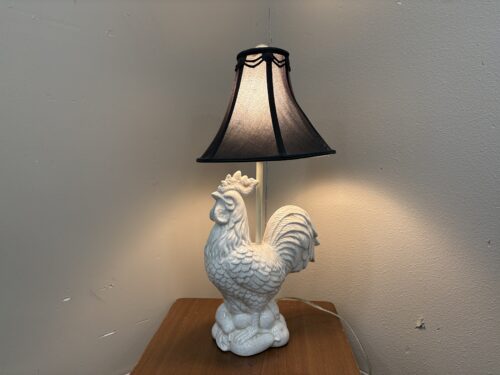 Vintage Farmhouse Style Cracked Glaze Porcelin Table Lamp with Petite Black Linen Shade