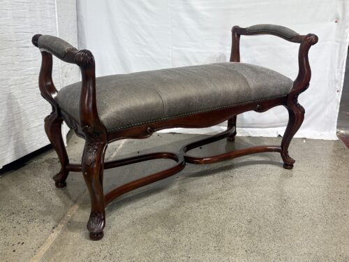 THOMASVILLE Queen Anne Style Stud Trim Bench