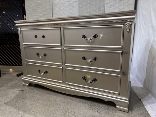 OXFORD KIDS Isabelle 6 Drawer Dresser in Champagne