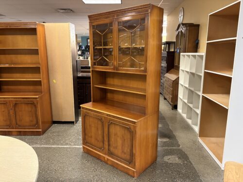 Vintage Peacan Finish Traditional Glass Door Hutch w/ Lower Cabinet