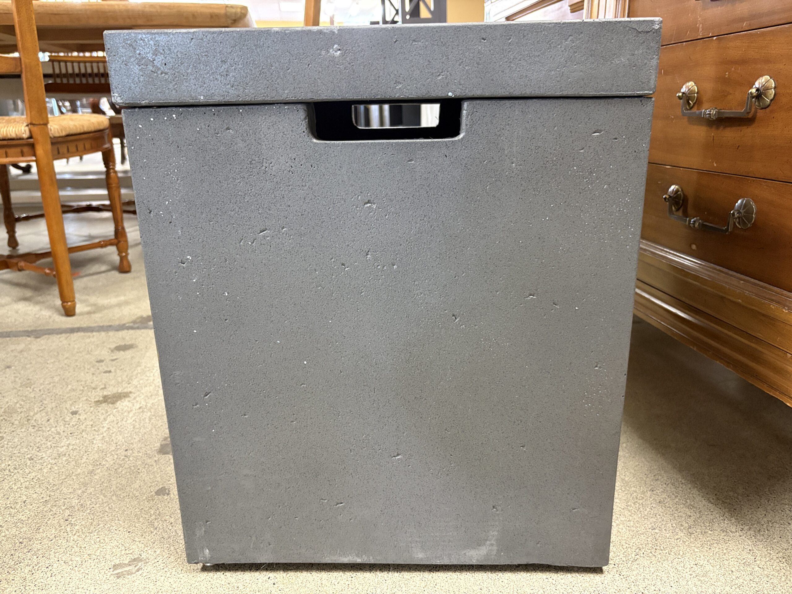 RESTORATION HARDWARE Orizaba Onyx Fire Table & Propane Tank Cover
