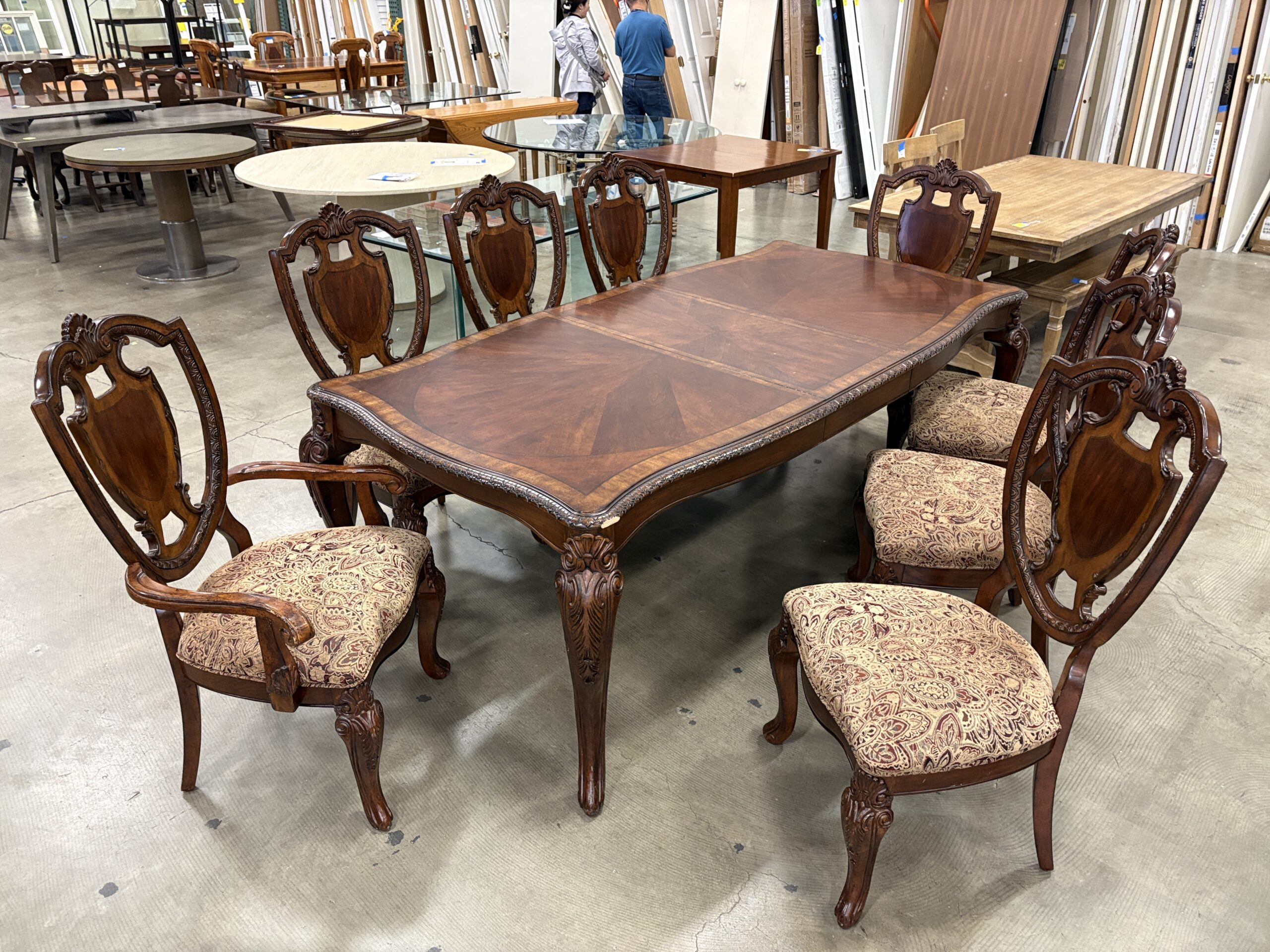 A.R.T. FURNITURE Dark Finished Starburst Top Carved Dining Set with 8 Shield Back Chairs and Extension Leaf