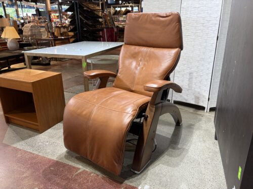 HUMAN TOUCH PC-600 Motion Silhouette Zero Gravity Chair