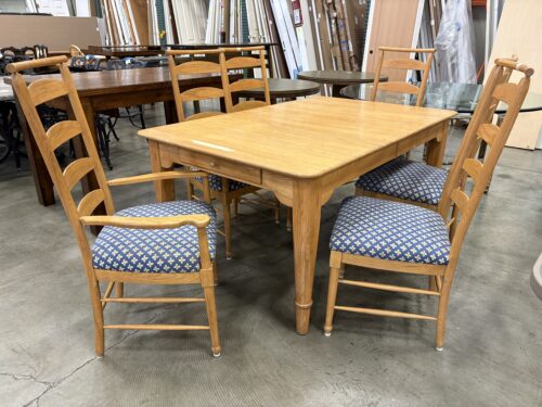 LEXINGTON FURNITURE De Cristofaro Collection Dining Room Set