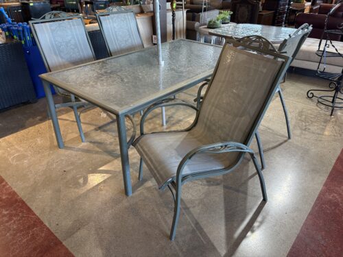 Outdoor 5 Piece Dining Set with Leaf Embossed Glass