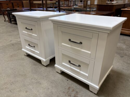 UNIVERSAL BROADMOORE FURNITURE Classic White 2 Drawer Dresser with Sleek Sliver Pulls (Set of 2)