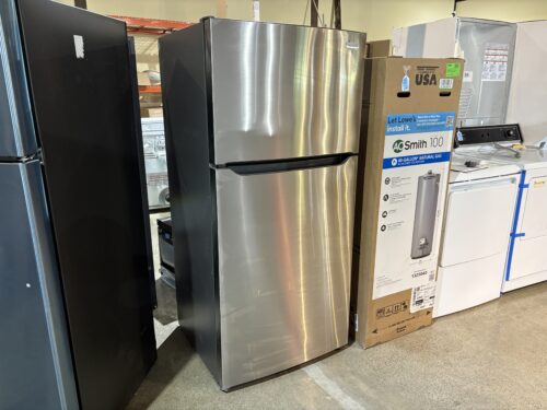 FRIGIDAIRE 20-cu ft Standard-Depth 30-in Wide Top-Freezer Refrigerator Model # FFHT1835VS6