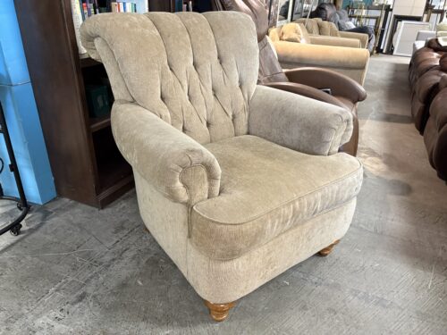 FLEXSTEEL Vintage Beige Roll Arm Tufted Lounge Chair