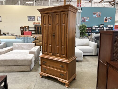 SPRAGUE & CARLETON Vintage 5 Drawer Rock Maple Colonial Style Armoire with Brass Pulls