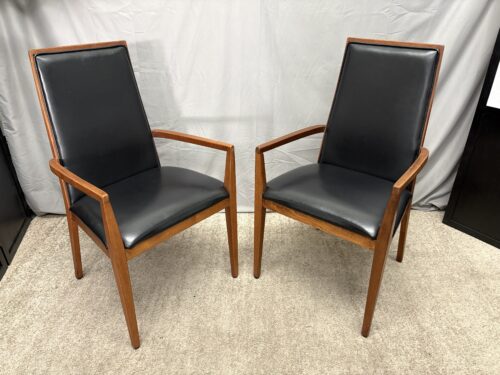 DILLINGHAM Vintage Mid-Century Modern Walnut Frame Black Upholstered Armchair (Set of 2)