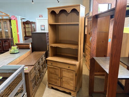 Nutmeg Maple Hutch with Scalloped Top and Shutter Doors