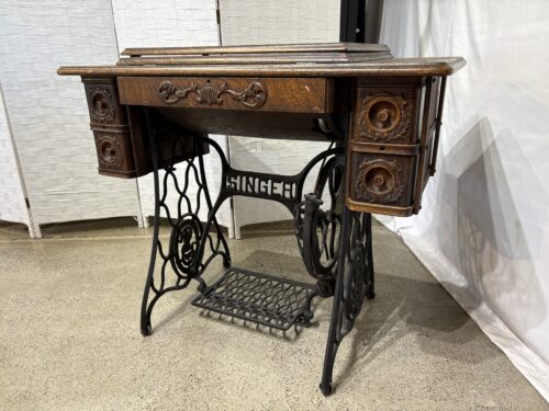 SINGER Antique Treadle Sewing Machine with Four Drawers