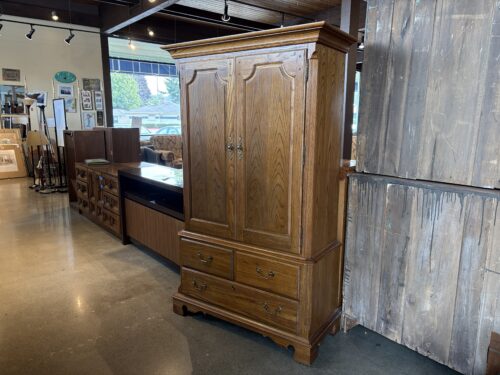 THOMASVILLE Oak Traditional-Style Wardrobe
