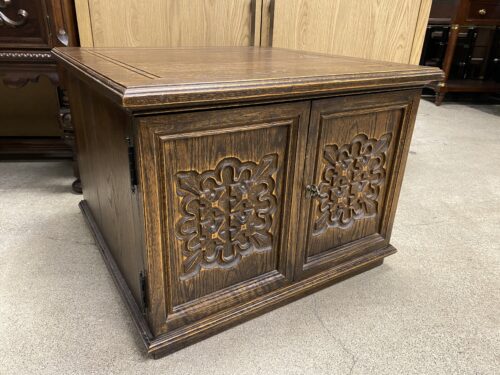 JAMESTOWN LOUNGE Collonade Carved Door Square Side Table