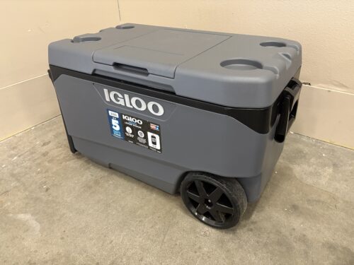IGLOO MaxCold Latitude 90 QT Rolling Cooler with Flip-Up Glide Handle