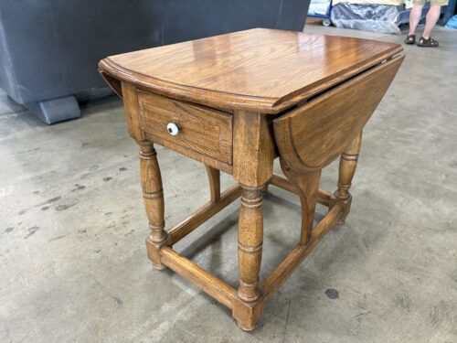RIVERSIDE Vintage Single Drawer Gate Leg Side Table with Box Stretcher Base